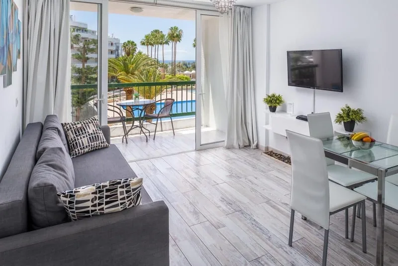 Ocean view & air conditioning 1-bdrm in Las Americas