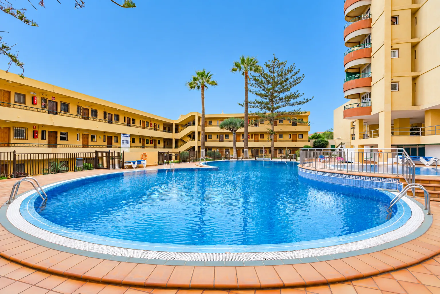 Torres del Sol 1-BDRM Las Vistas beach