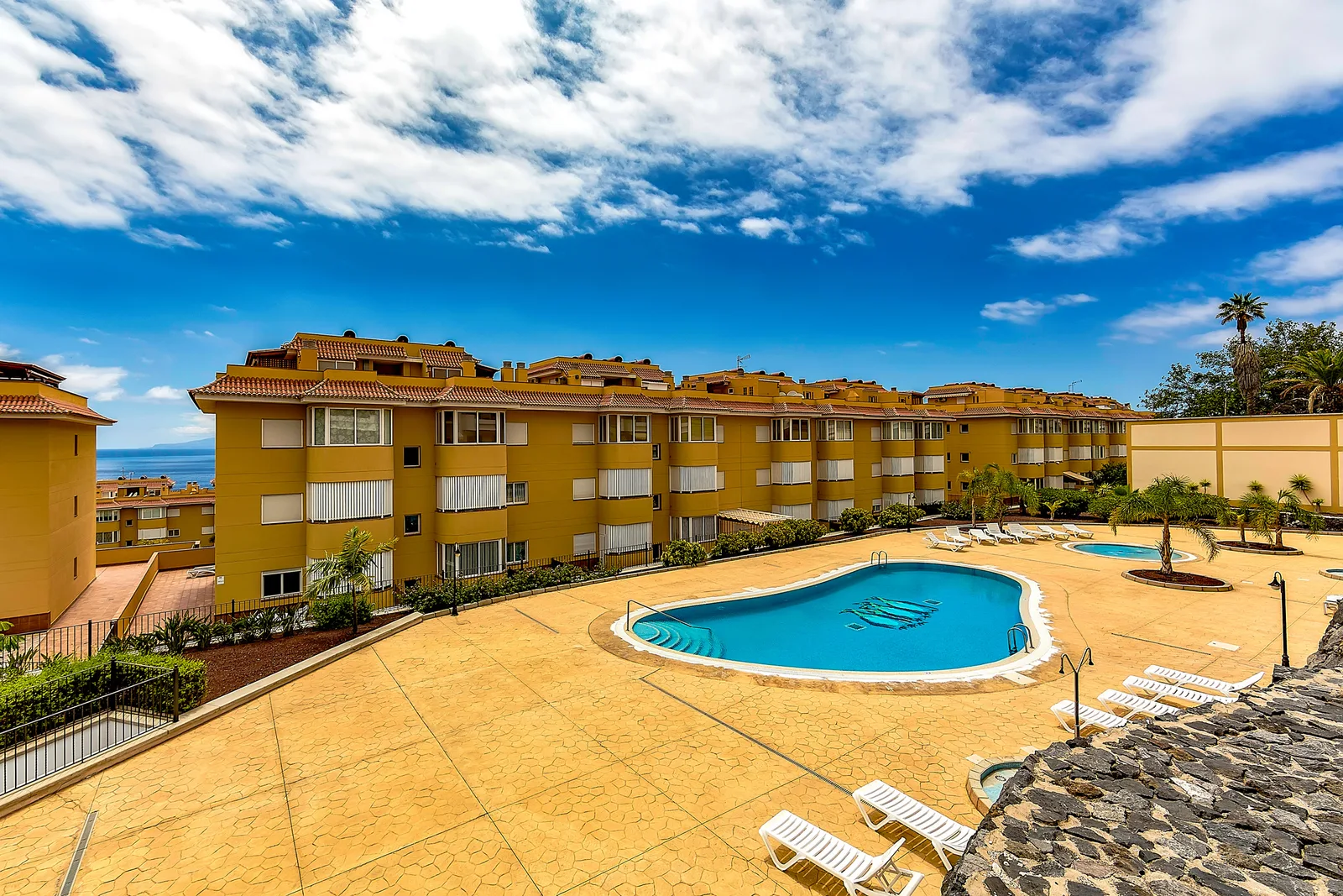 N2 La Arena · 1-bed, terrace & pools