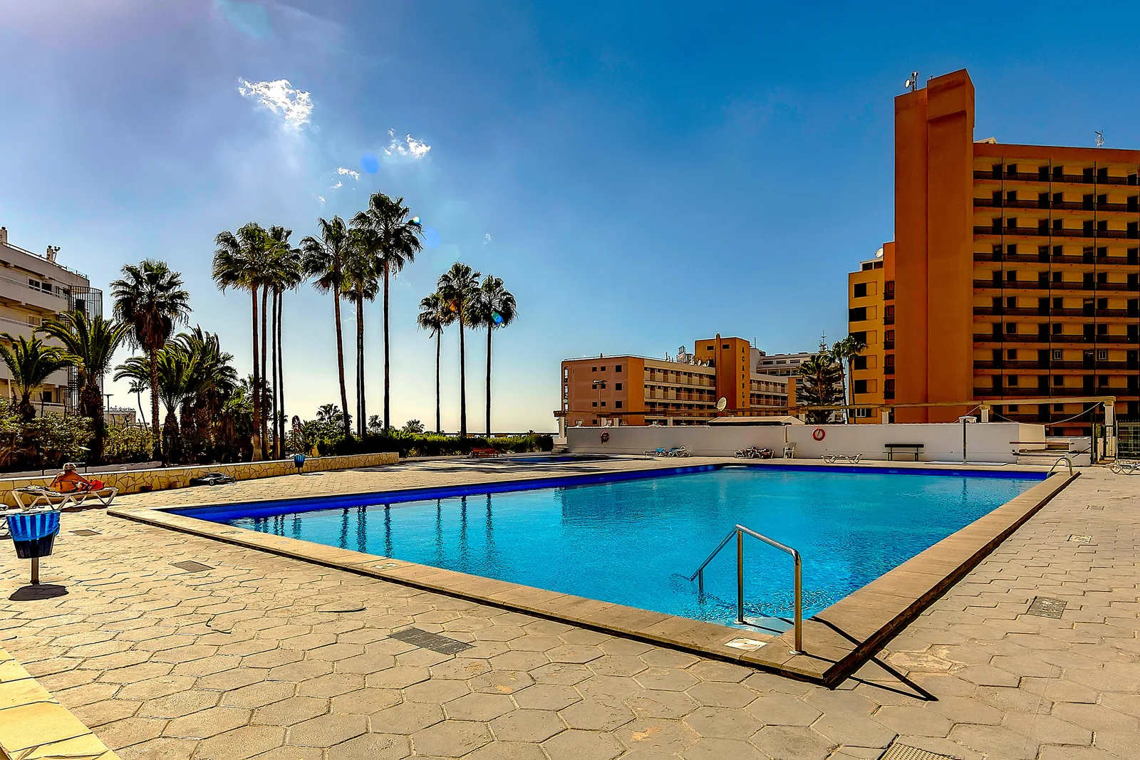 N720 · 1-bed by the pool, 150 m to beach
