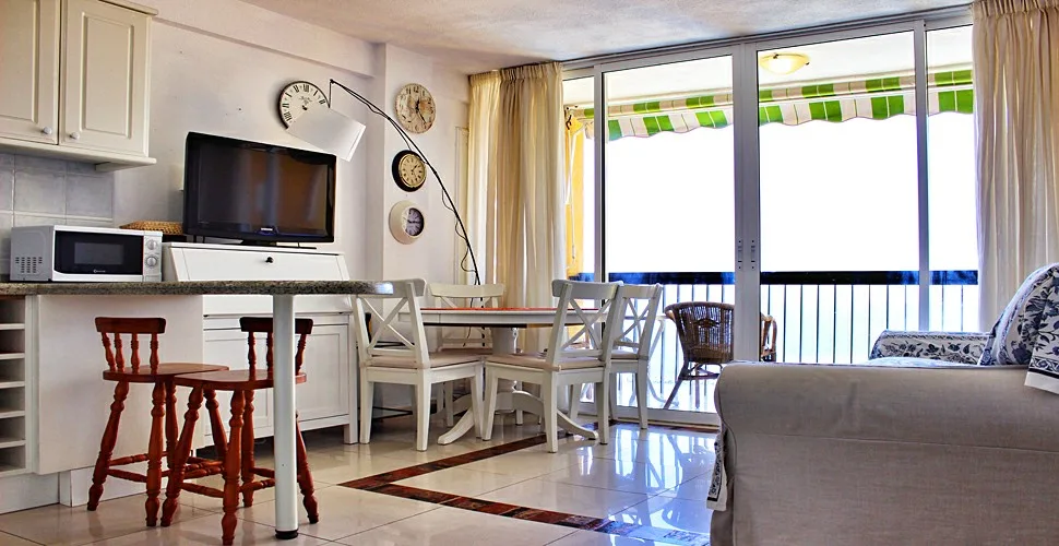 N76 · 9th-floor sea view, 100 m to beach