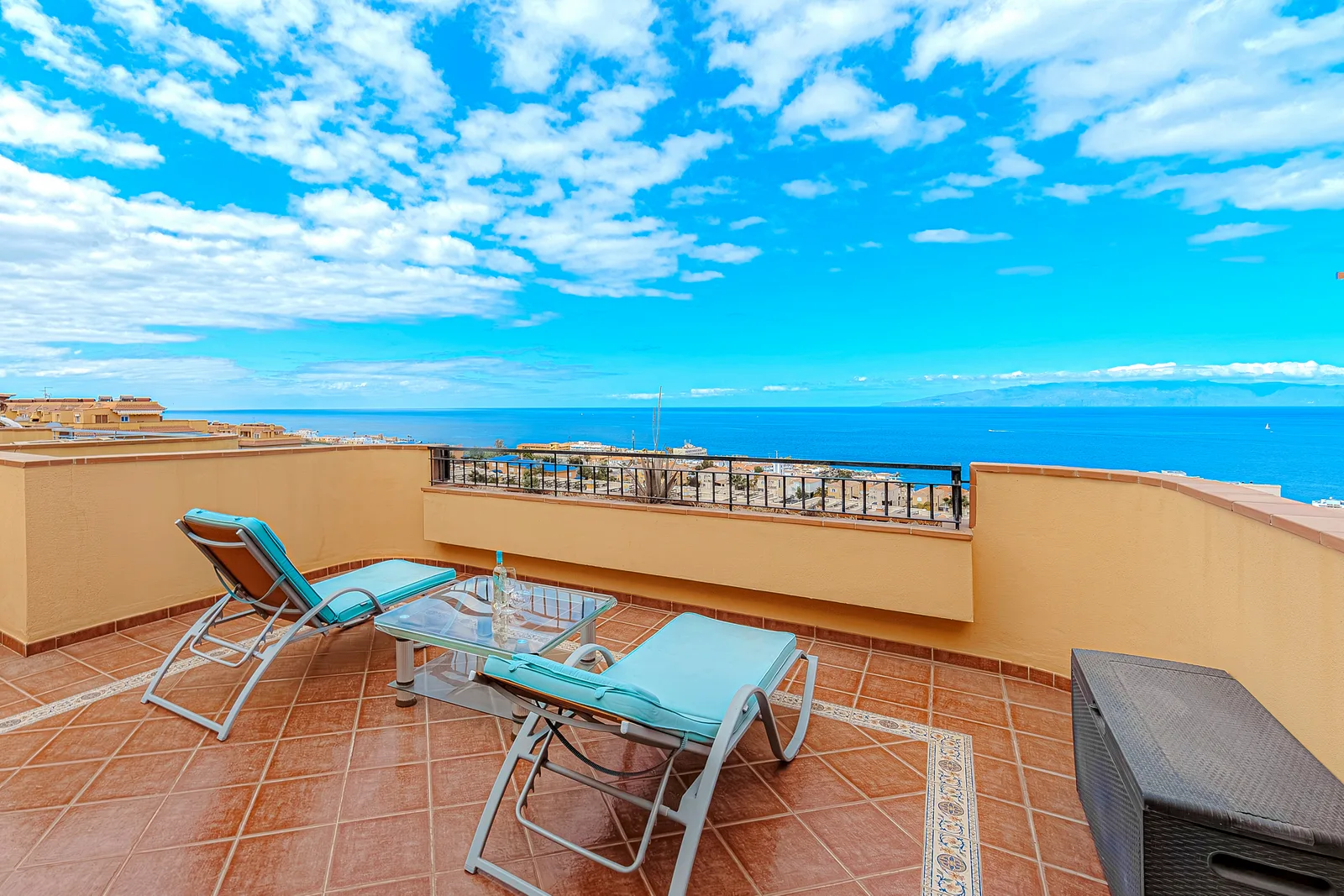 La Arena sea-view duplex · 2-bed