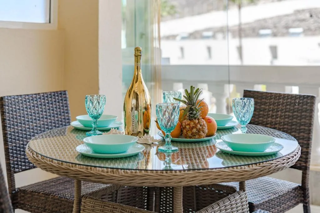 Ocean Terrace 2-bdrm, 2-bath with sea view in Los Cristianos